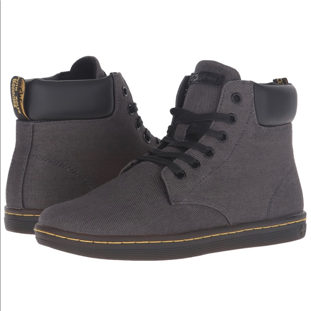 Dr. Martens Women's Maelly Padded Collar Boot Sz9